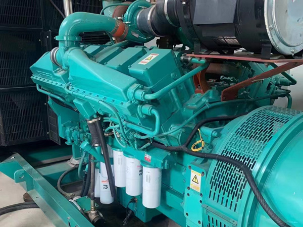 布拖更换100kW柴油发电机组机油时，需要注意哪些事项？