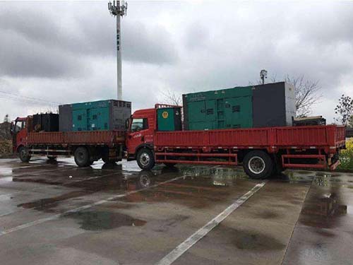 布拖涂抹密封胶后，需要等待多长时间才能安装水冷式机油散热器密封件？